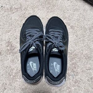 Black Nike air max